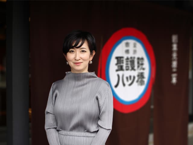 鈴鹿可奈子 氏